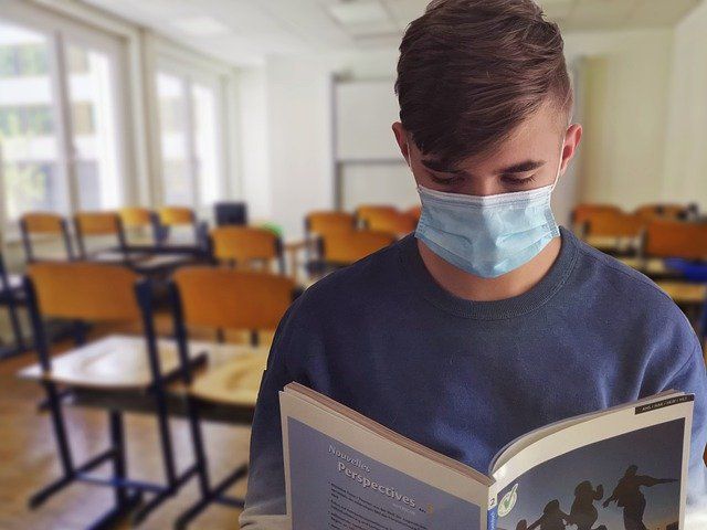 Coronavirus COVID-19 : port du masque à l'école lors du deuxième confinement
